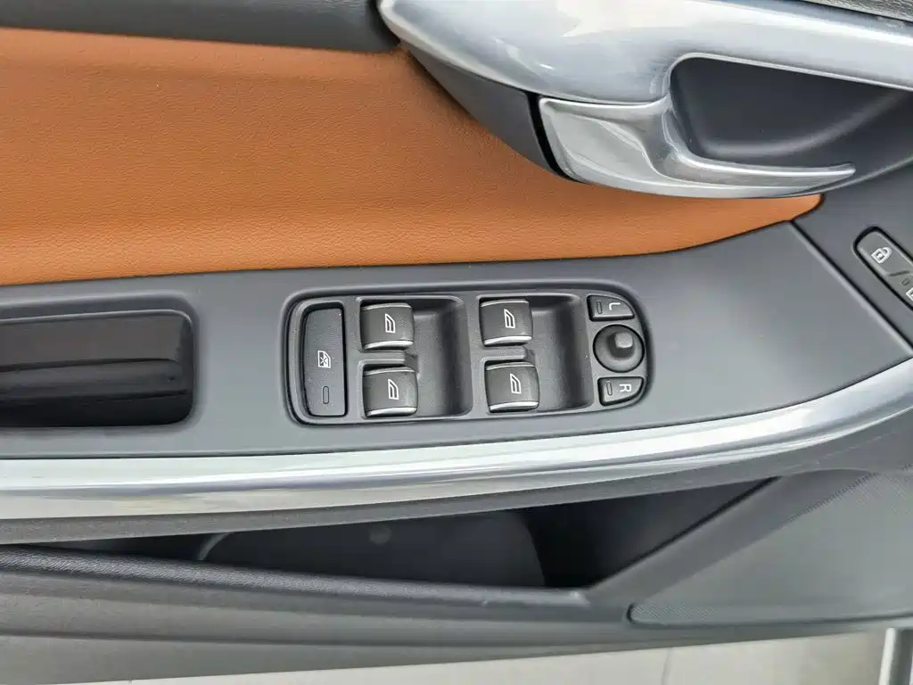 Volvo S60 — миниатюра 9