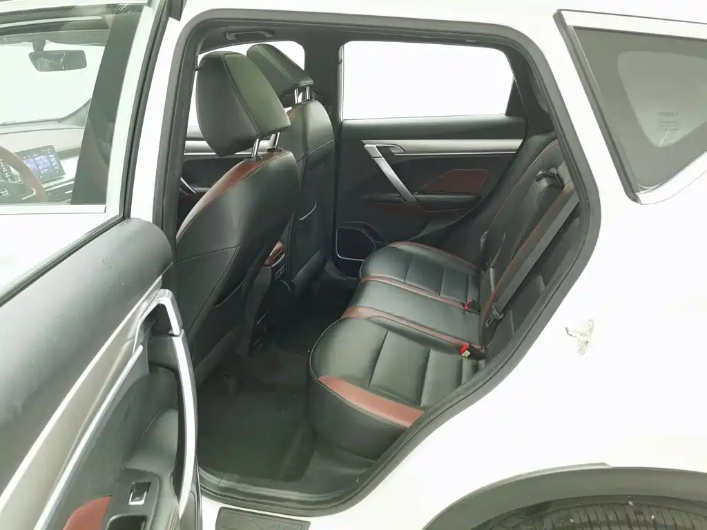 Geely Binyue — миниатюра 15