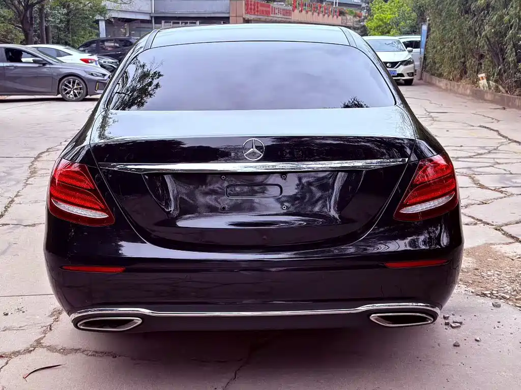 MERCEDES-BENZ E CLASS