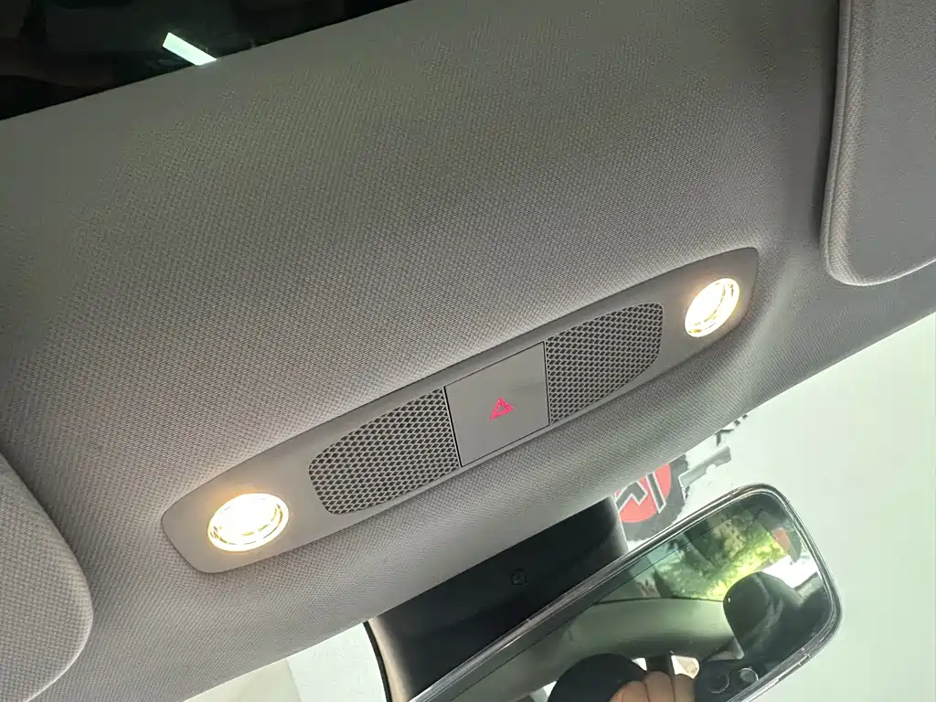 Tesla Model 3 — миниатюра 13