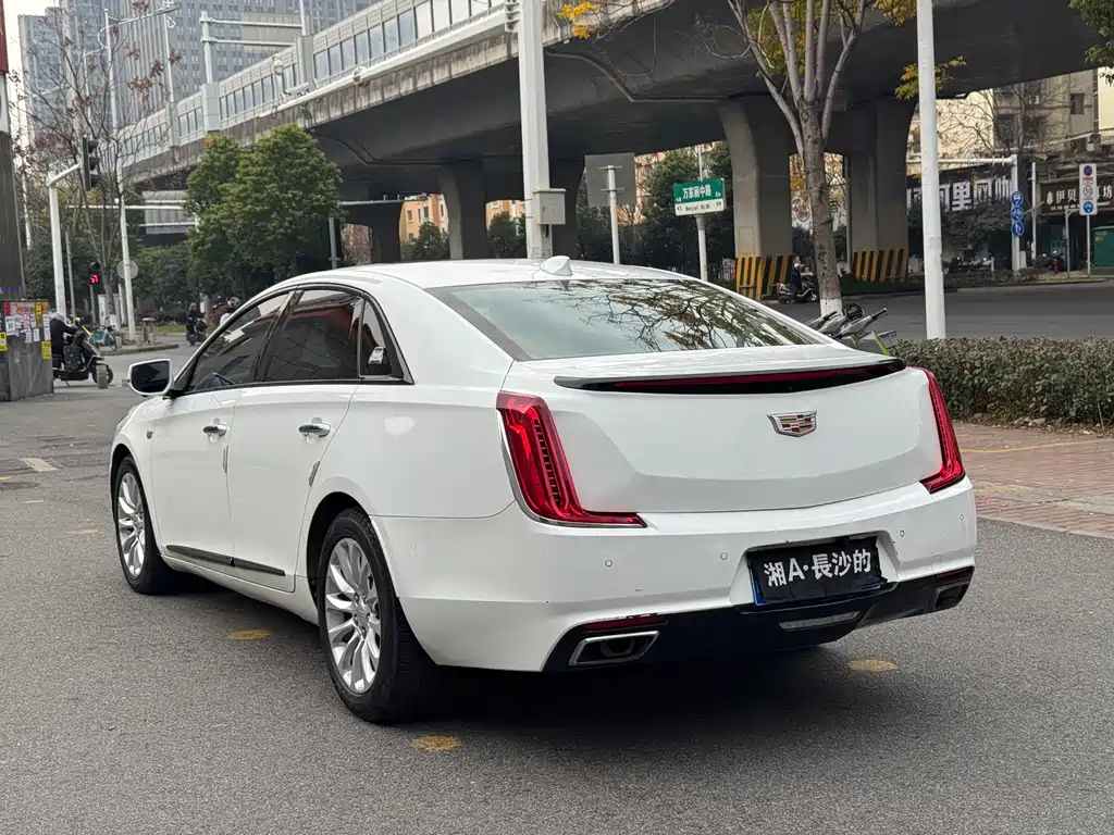 CADILLAC XTS