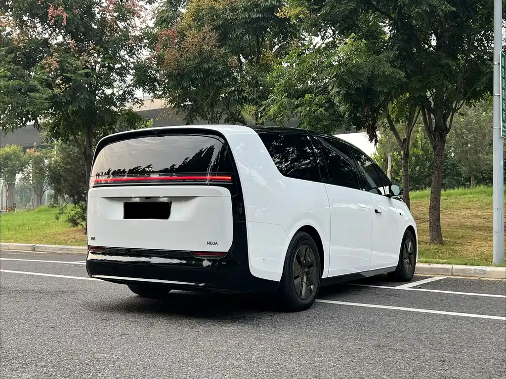 Li Auto Li MEGA — миниатюра 2