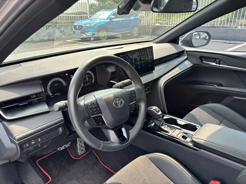 Toyota Camry — миниатюра 9