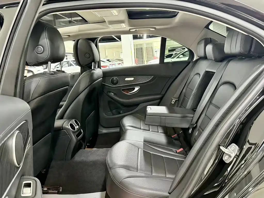 Mercedes-Benz C-Class — миниатюра 7