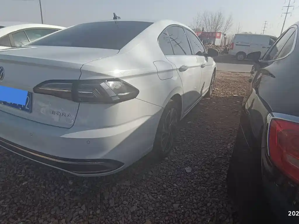 VOLKSWAGEN BORA