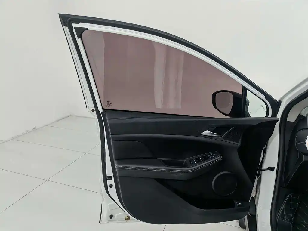 BYD Yuan EV — миниатюра 11