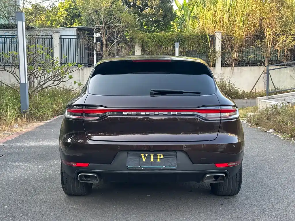 PORSCHE MACAN