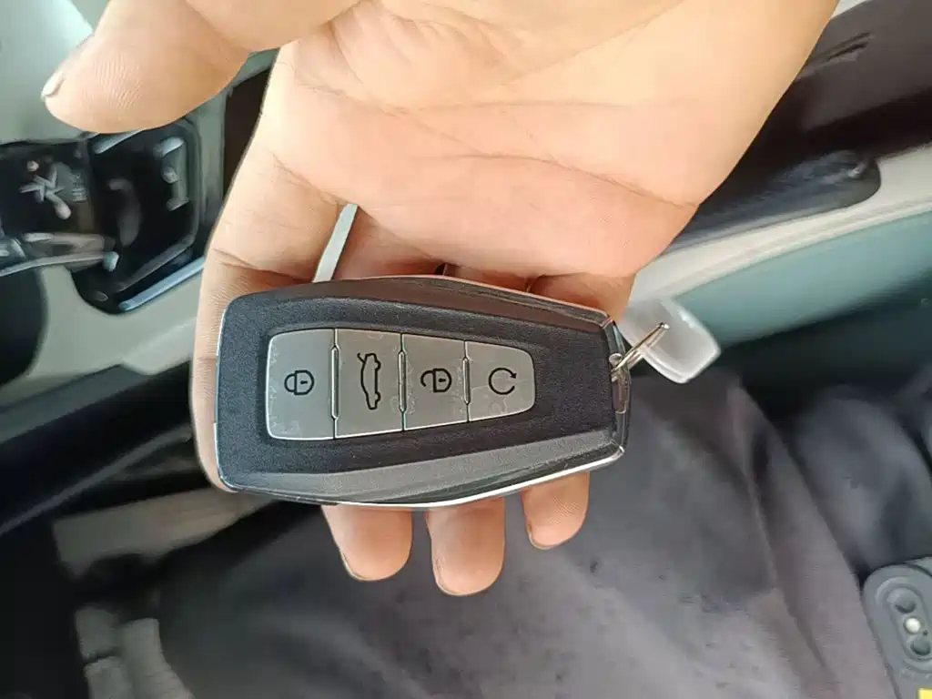 Geely L HiP — миниатюра 9