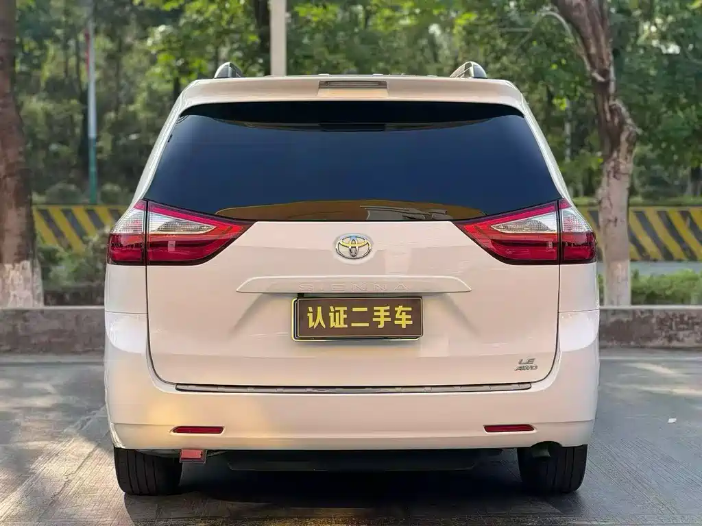 TOYOTA SIENNA