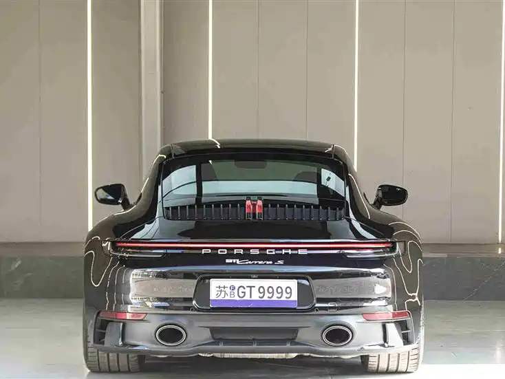 PORSCHE 911