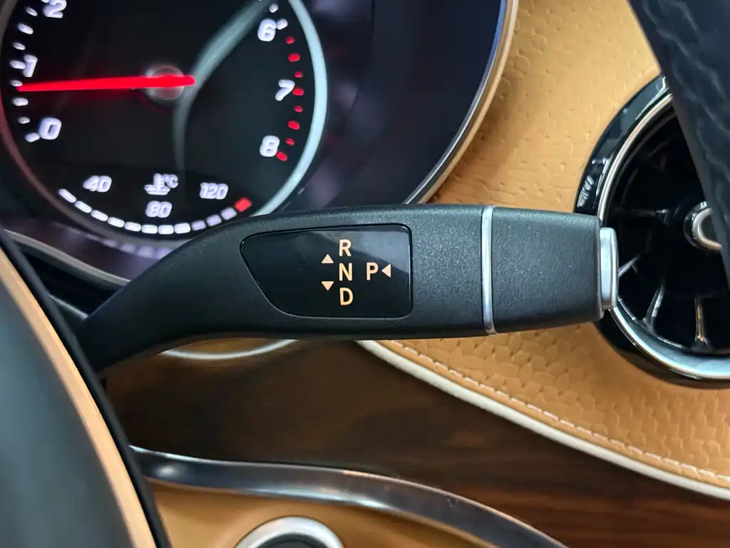 MERCEDES-BENZ V CLASS