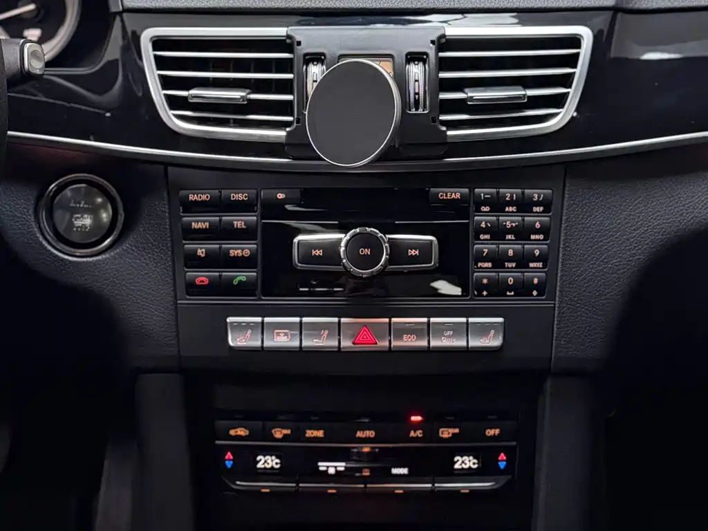 Mercedes-Benz E-Class — миниатюра 8