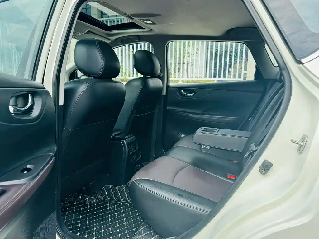 Nissan Tiida — миниатюра 6
