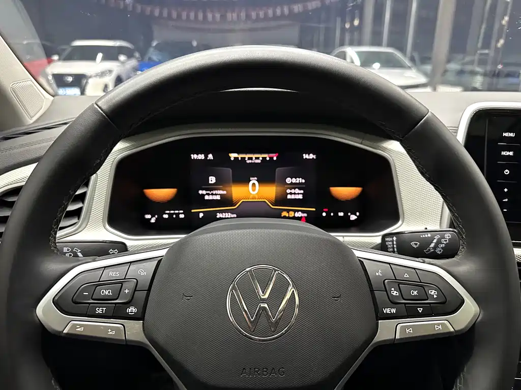 Volkswagen T-Roc — миниатюра 18