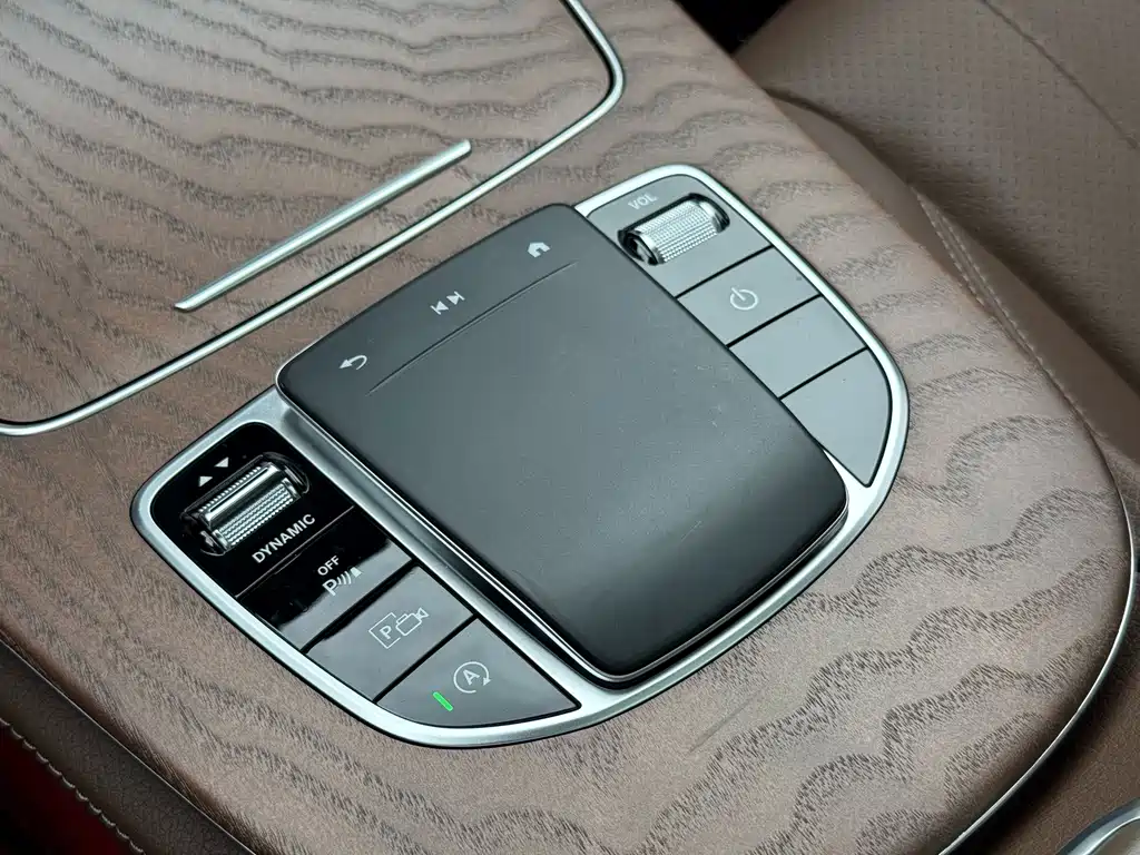 Mercedes-Benz E-Class — миниатюра 12