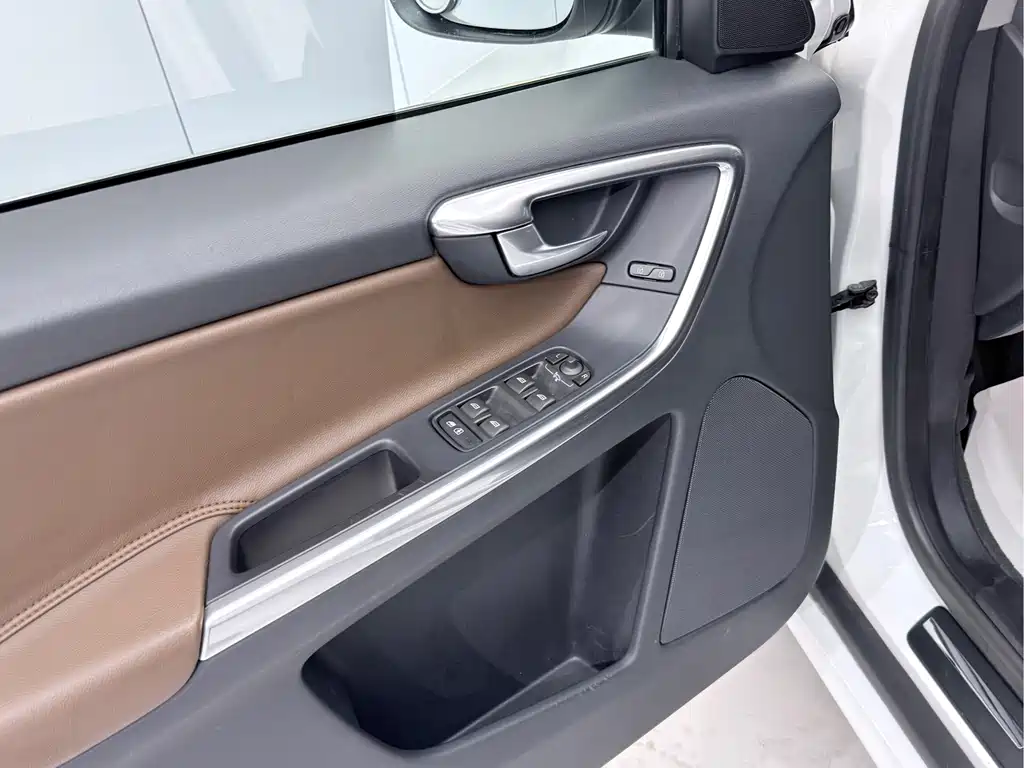 Volvo XC60 (Import) — миниатюра 7