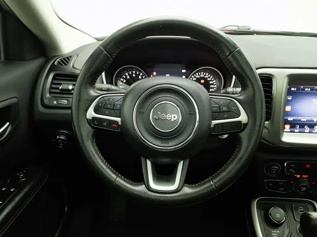 Jeep Compass — миниатюра 11