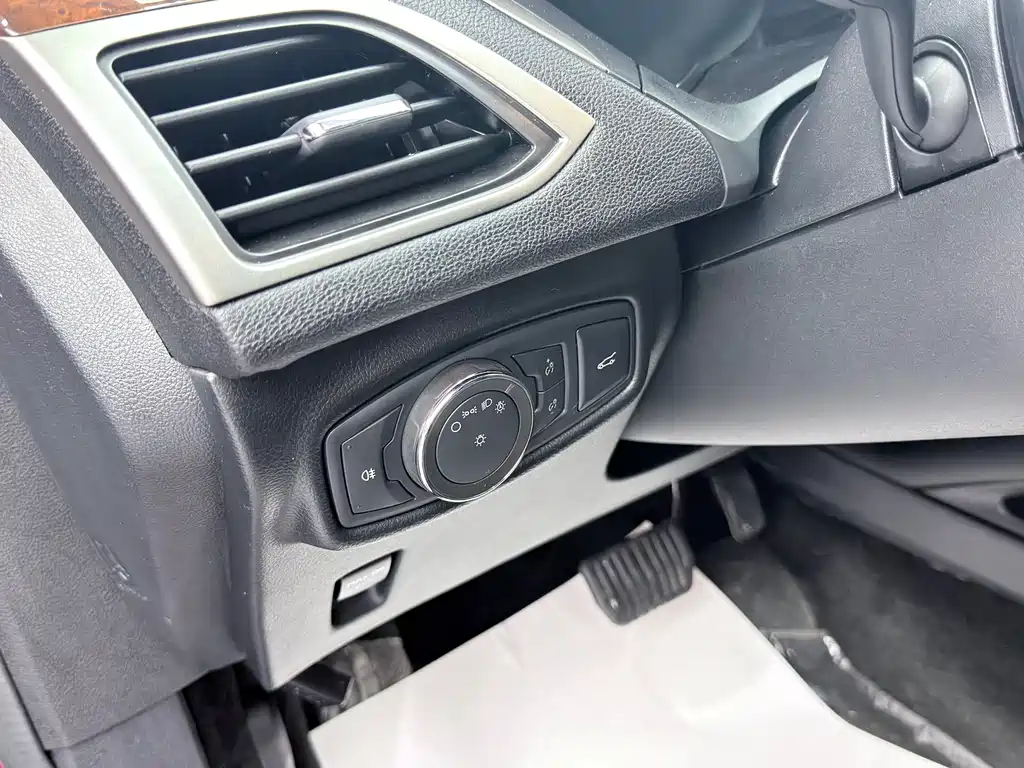Lincoln MKZ — миниатюра 11