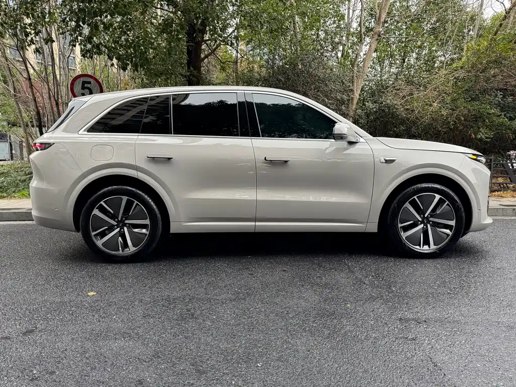 Li Auto IDEAL L6