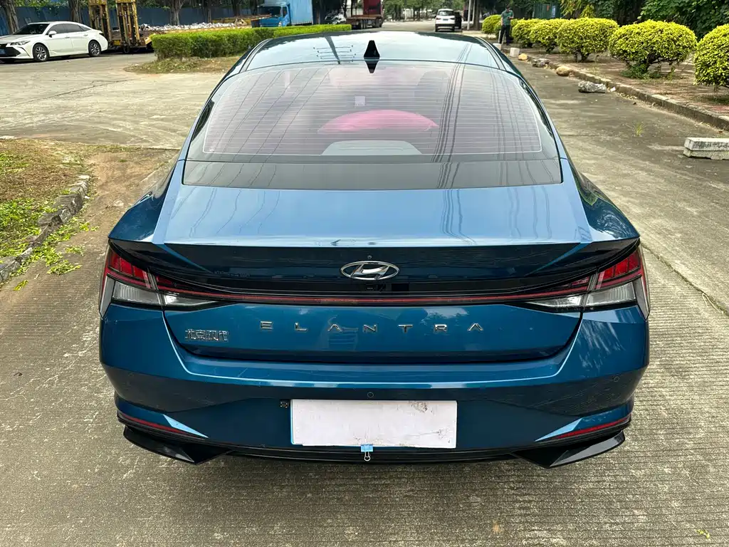 HYUNDAI ELANTRA