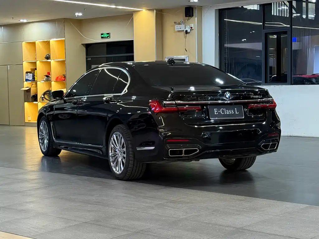 BMW 7 Series — миниатюра 4