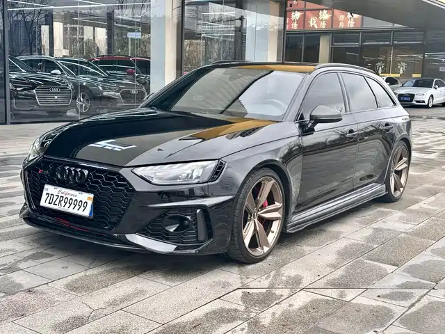 AUDI RS 4