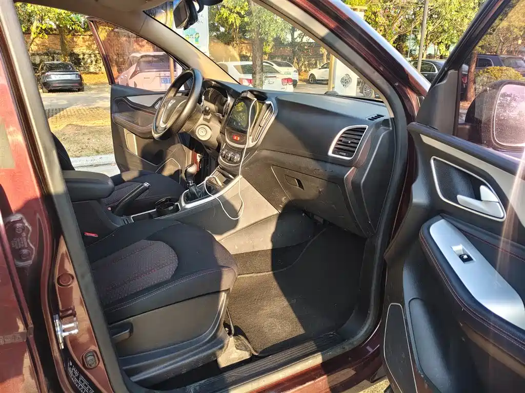 Baojun 560 2015 1.8L MT Luxury