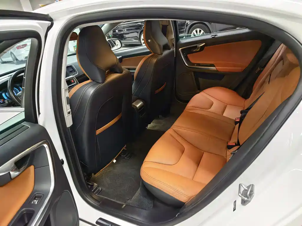 Volvo S60 PHEV — миниатюра 7