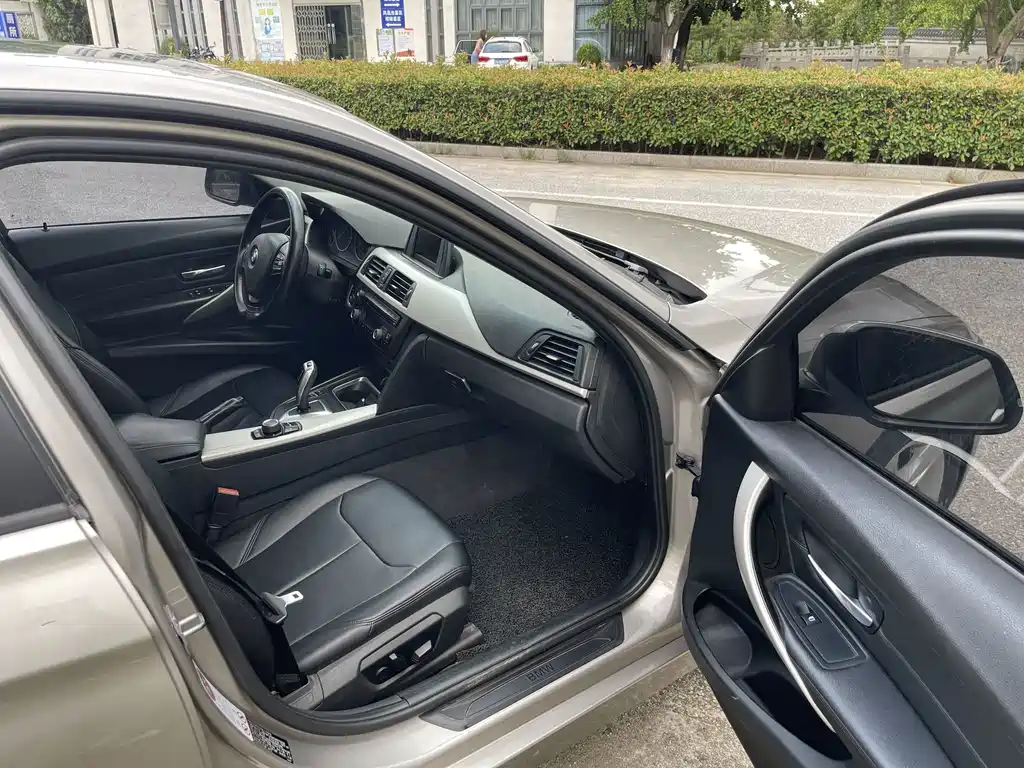 BMW 3 Series — миниатюра 4