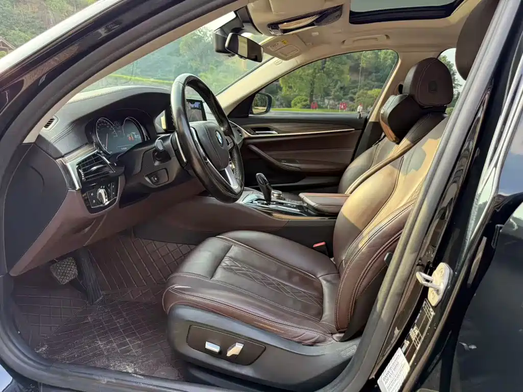 BMW 5 Series — миниатюра 6