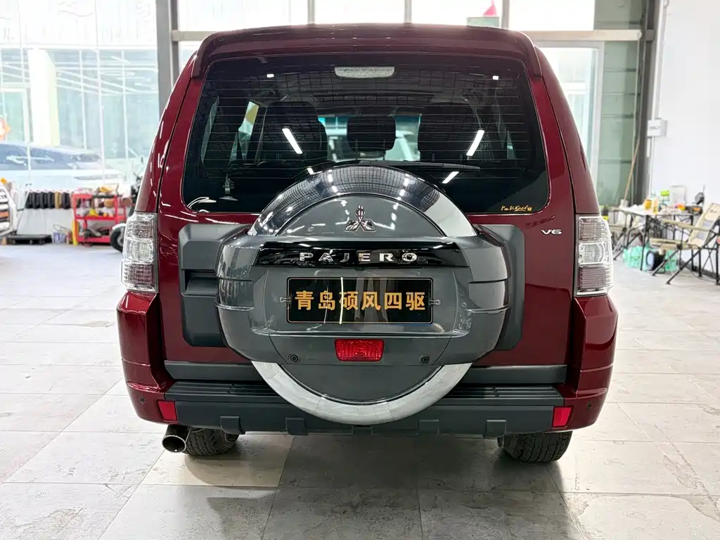 Mitsubishi Pajero (Import) — миниатюра 4