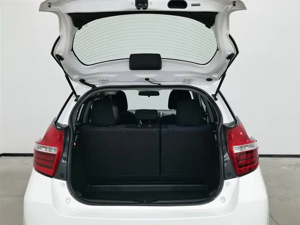 TOYOTA YARIS L ZHIXUAN