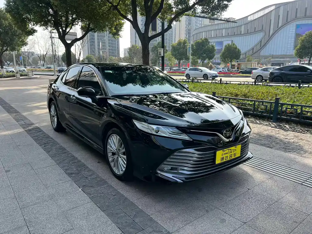 TOYOTA CAMRY