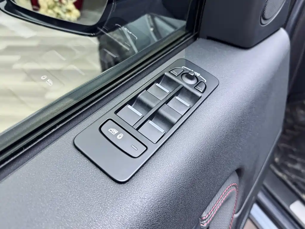 LAND ROVER DISCOVER SPORTS