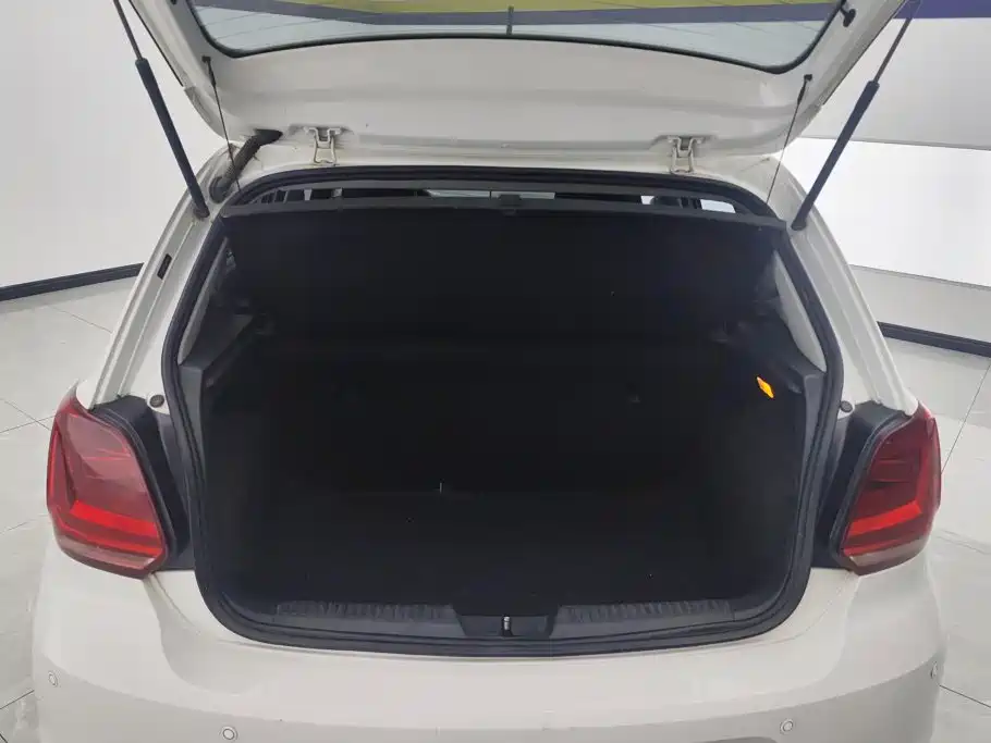 Volkswagen Polo 2016 1.4L MT