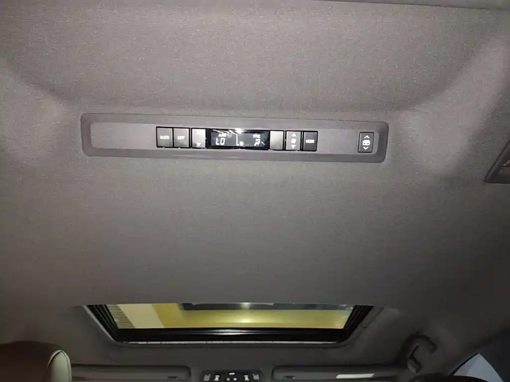 Toyota Granvia — миниатюра 18