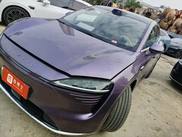 AITO WISDOM WORLD R7 2024