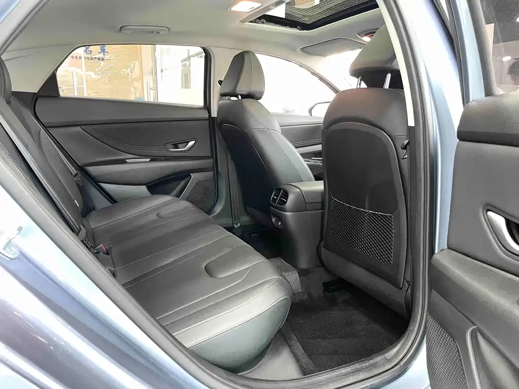 Hyundai Elantra — миниатюра 12