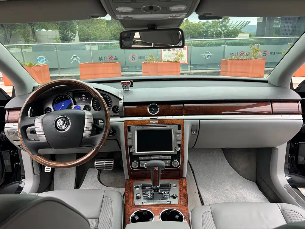 Volkswagen Phaeton — миниатюра 5