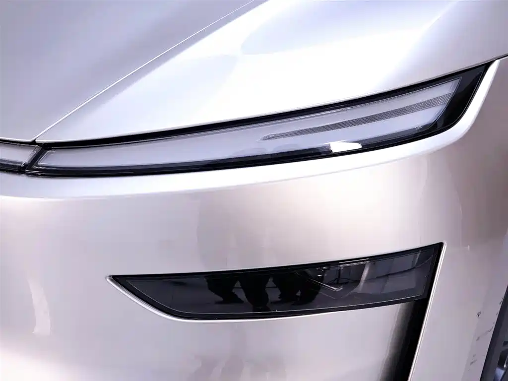Tesla Model Y L