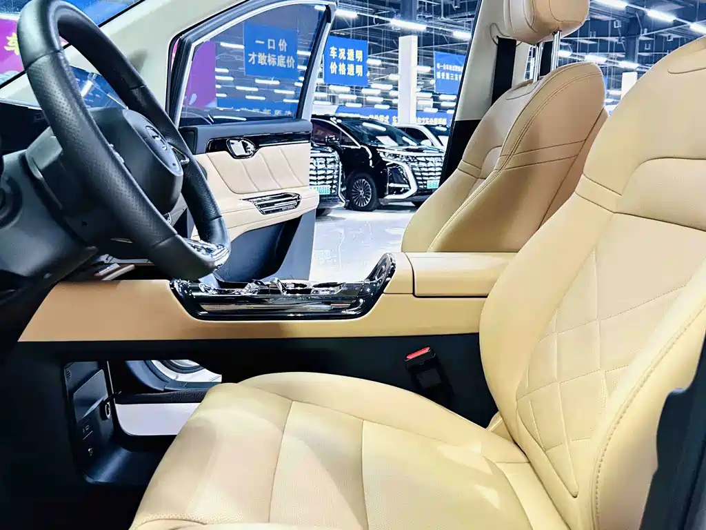 GAC Motor 传祺E8 PHEV — миниатюра 7