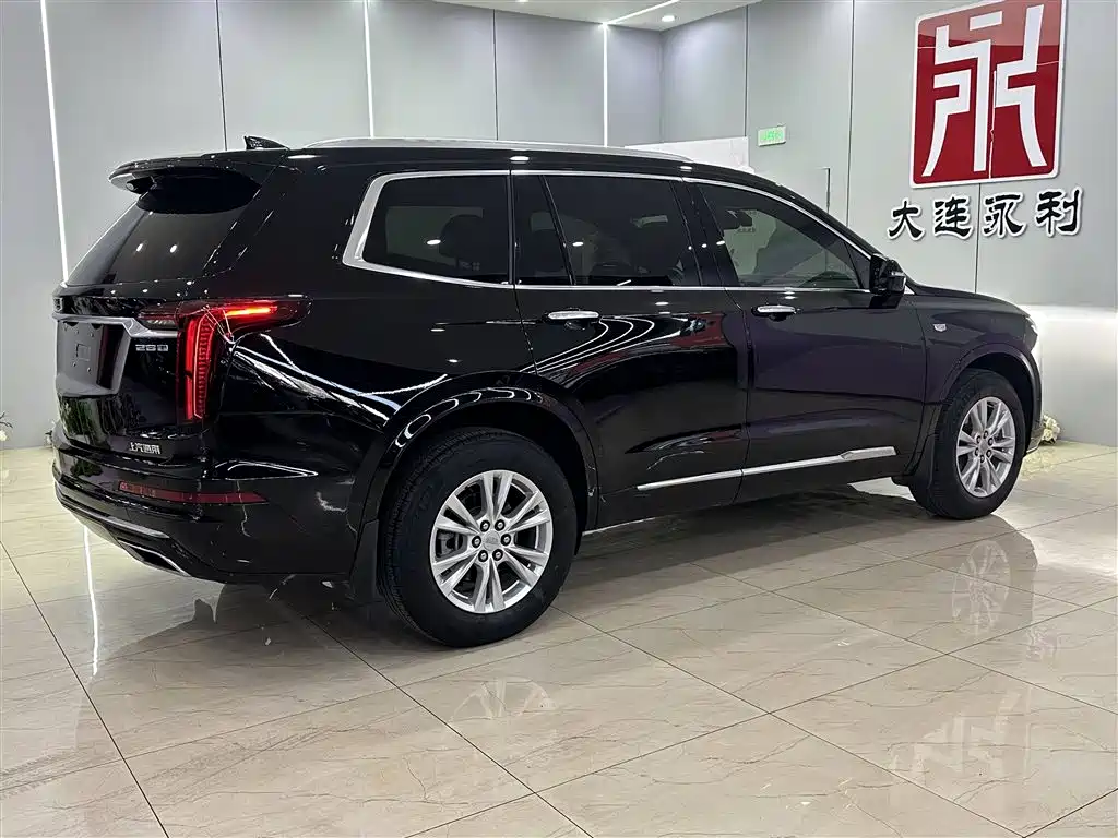 CADILLAC XT6