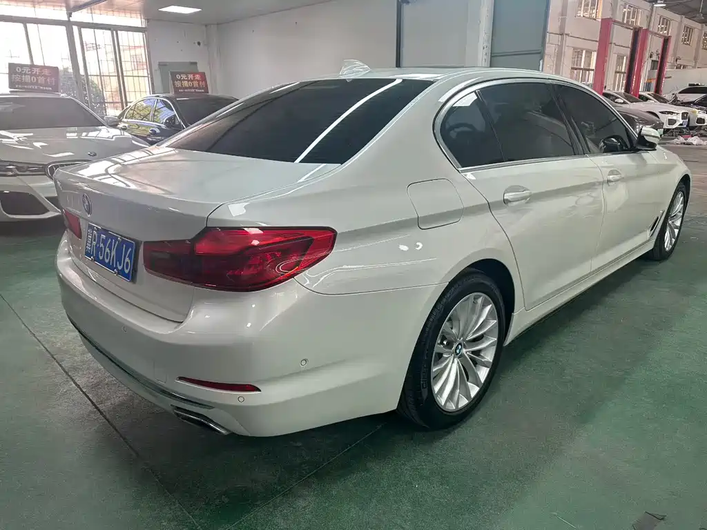 BMW 5 SERIES