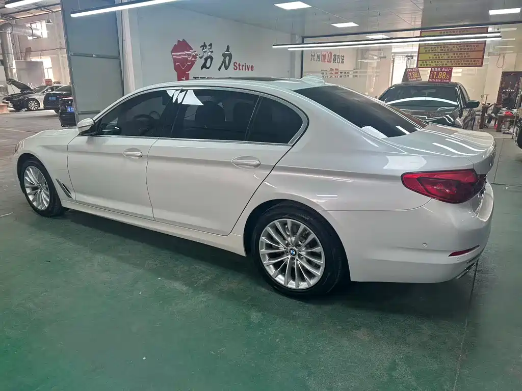 BMW 5 SERIES