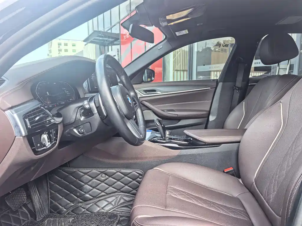BMW 5 Series — миниатюра 3