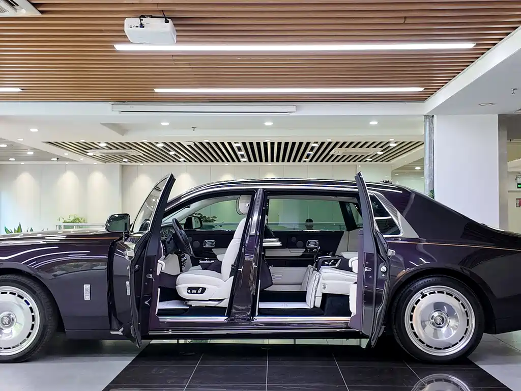 ROLLS-ROYCE PHANTOM