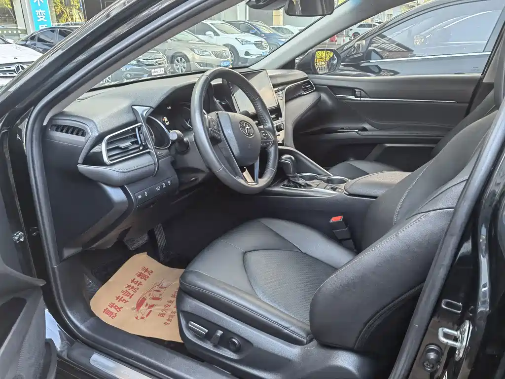 Toyota Camry — миниатюра 7