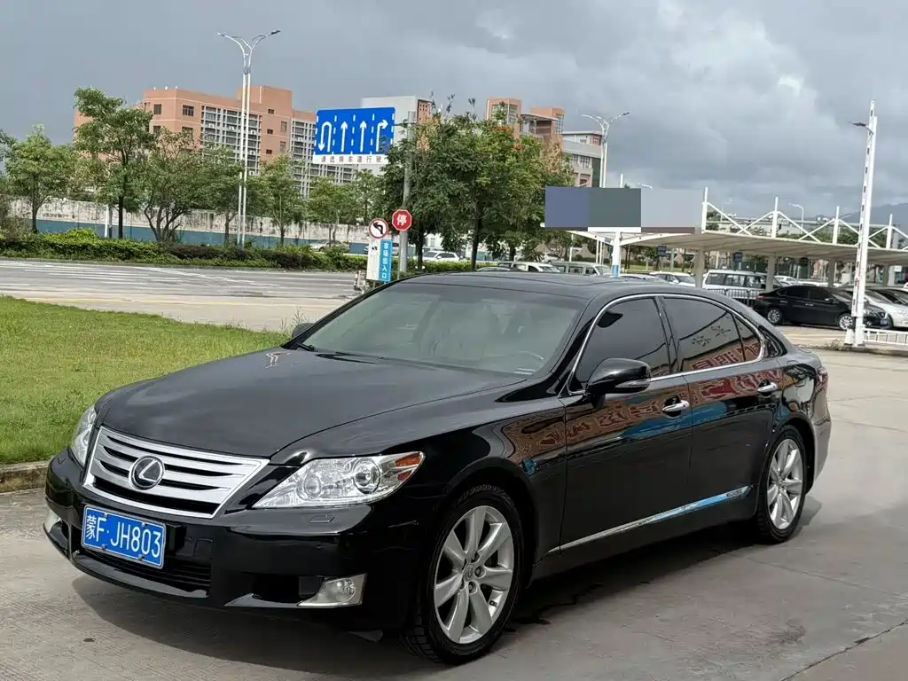 Lexus LS