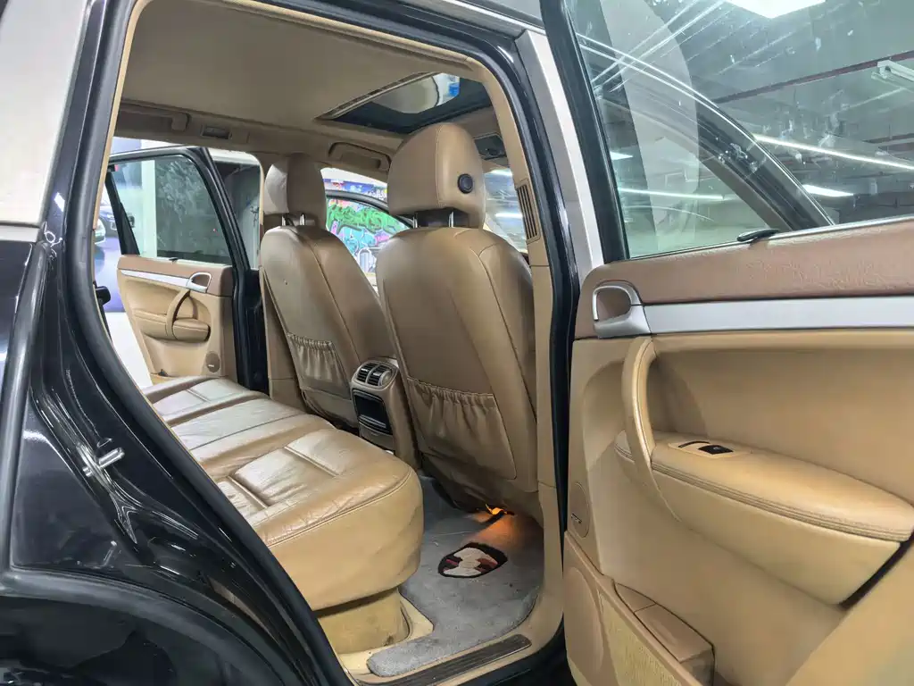 Porsche Cayenne — миниатюра 8