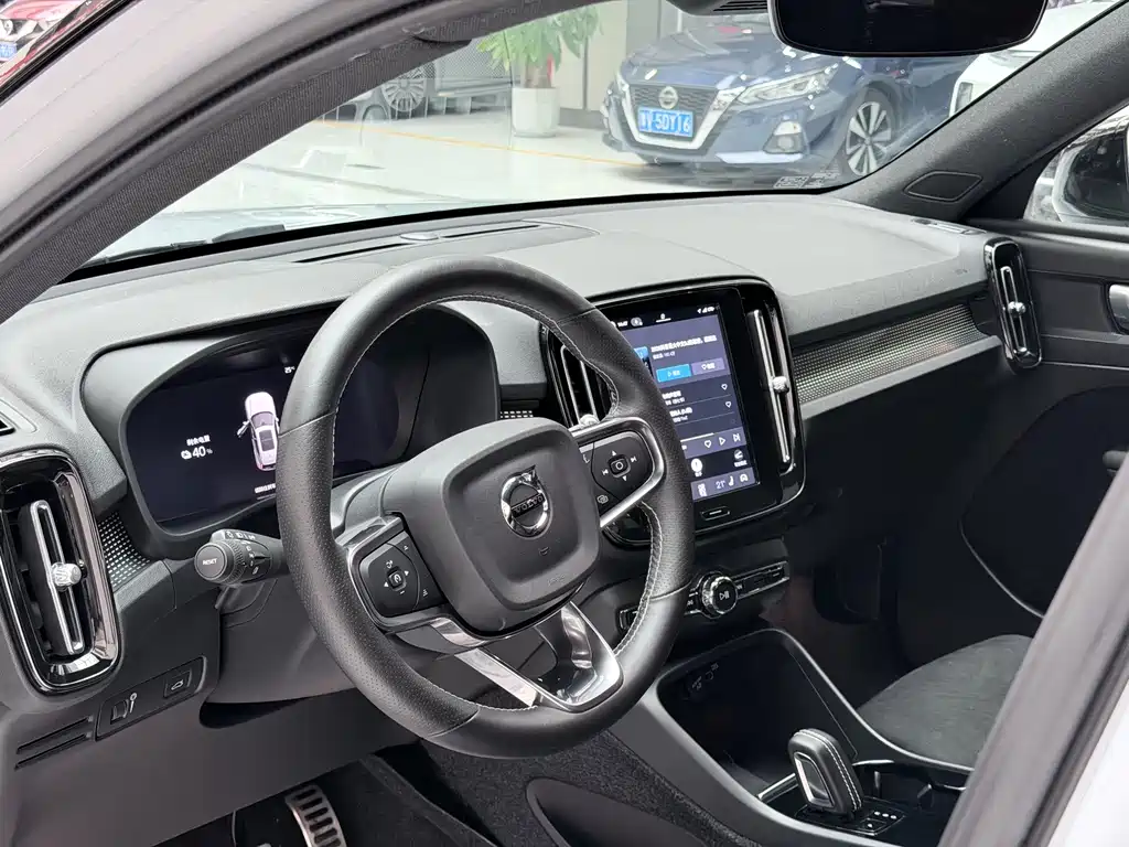 Volvo XC40 NEV — миниатюра 10